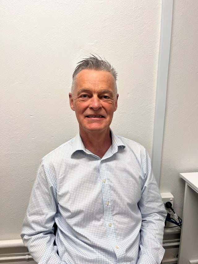 Dr James Robertson